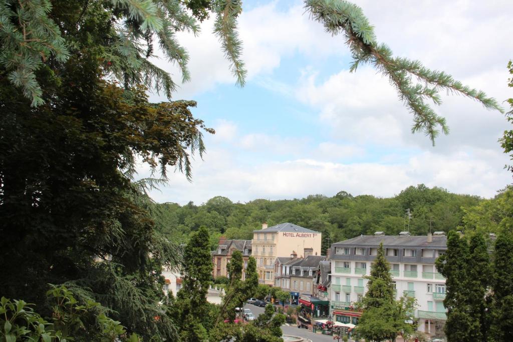 Albert Premier Hotel Bagnoles-de-l'Orne Exterior photo