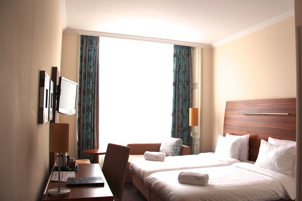 Albert Premier Hotel Bagnoles-de-l'Orne Exterior photo